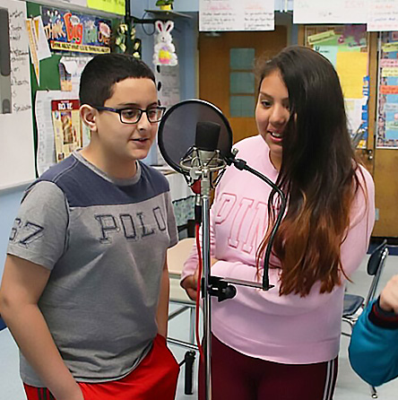 kids-singing-in-class