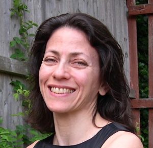 SanchiePortraitinGarden5-07-300×290 (1)